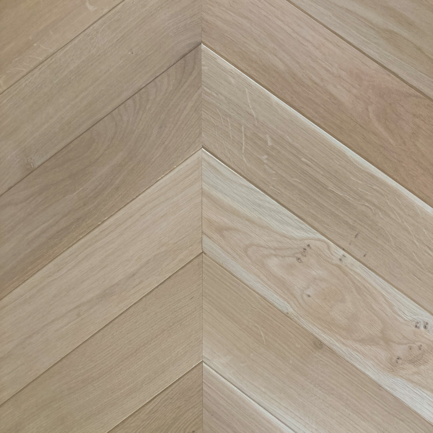 parquet massif Point de hongrie brut 14x90